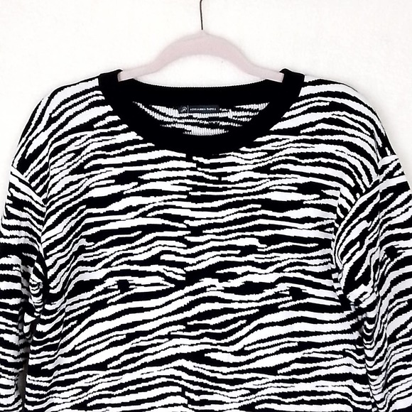 Adrianna Papell Knit Sweater Size Medium‎ In Black White Zebra Print - Picture 3 of 10